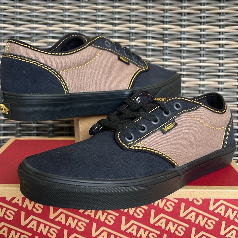 Vans Men’s Atwood
VN000CX8B29
Sneakers
Color: Outcore Phantom/Black - Picture 10 of 16